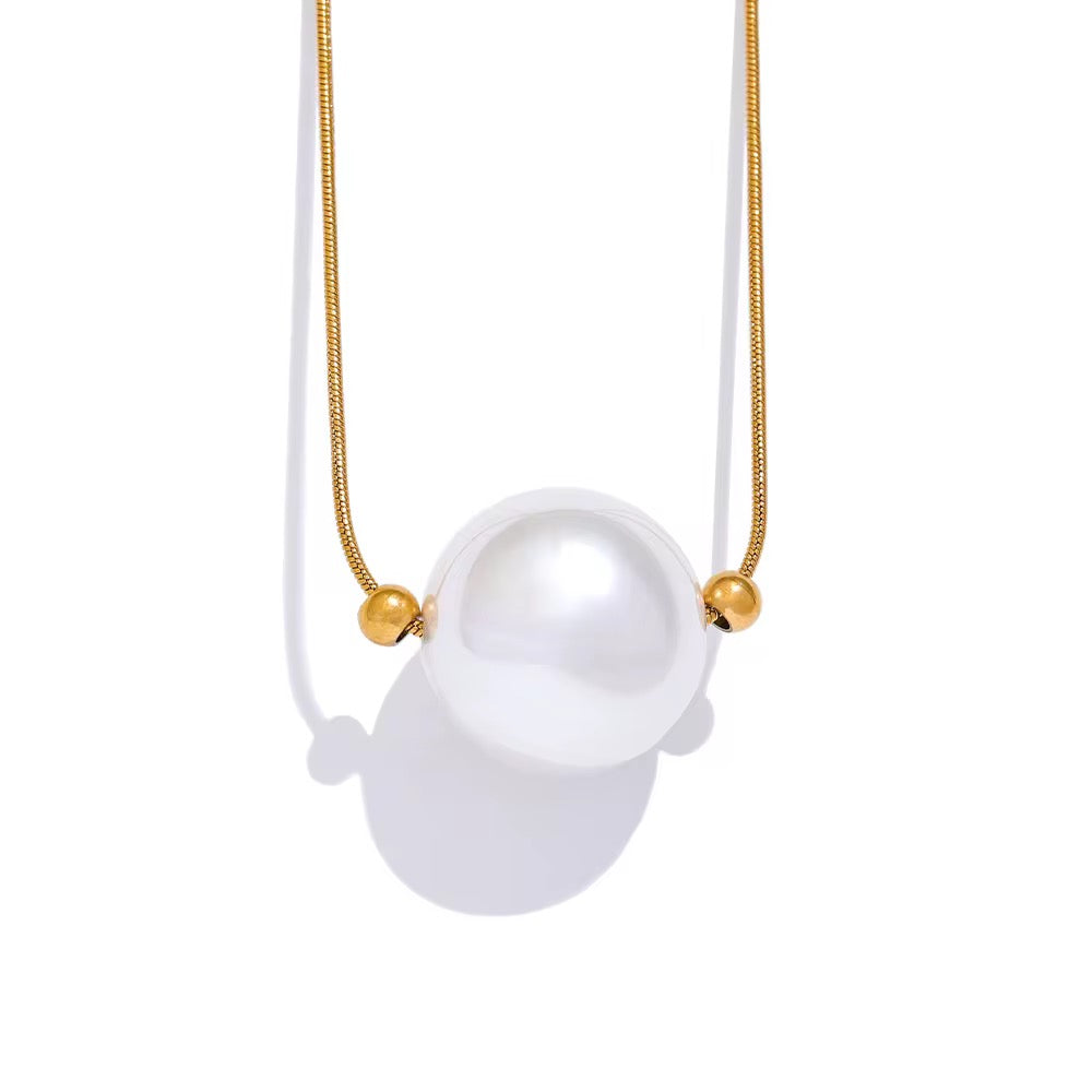 Penelope Pearl necklace