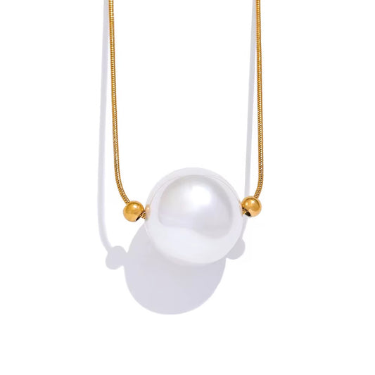Penelope Pearl necklace